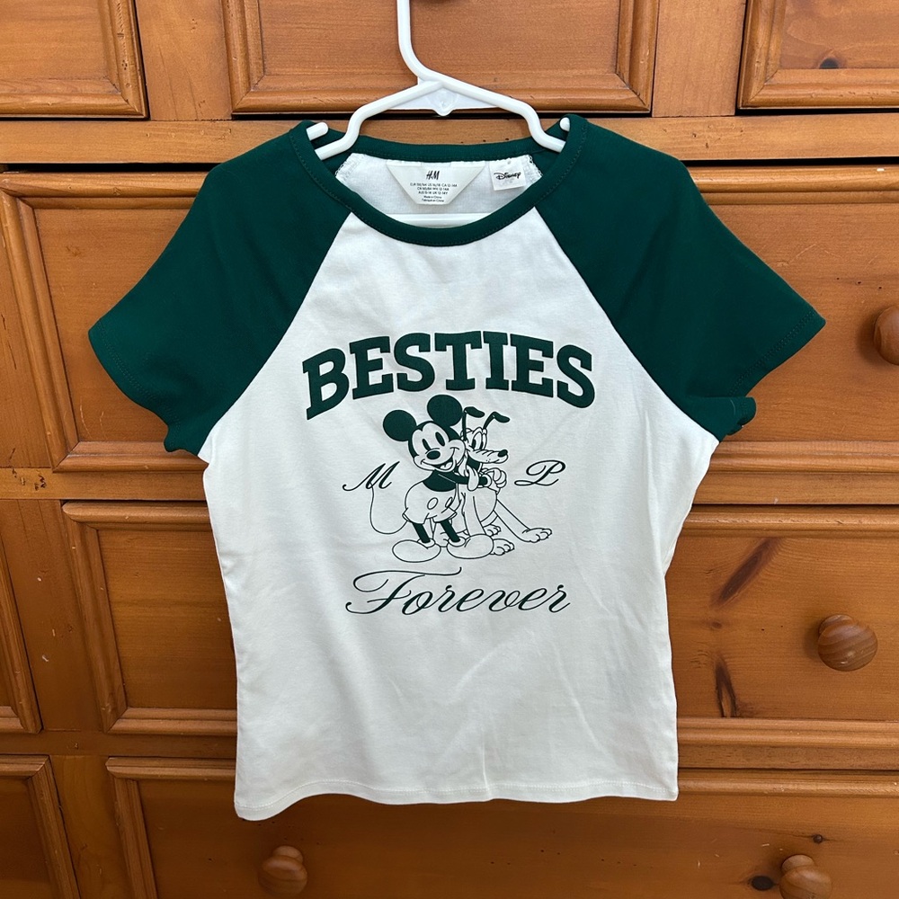 NWOT Disney H&M Kids Green and White 'Besties' T-Shirt